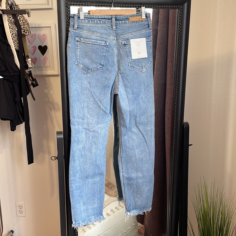 NWT High Rise Straight Jean - Picture 5 of 8